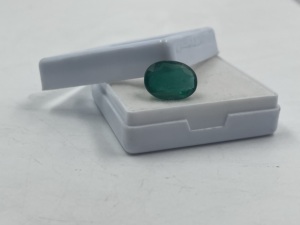 Émeraude de Zambie naturelle non traitée et non chauffée de très belle qualité de qualité supérieure coupe ovale 5.07 carats pour la fabrication de bijoux - Product Image 3