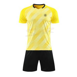 Conjunto de ropa de fútbol para adultos y jóvenes personalizado, Jersey transpirable de secado rápido y pantalones cortos con logotipo impreso, gran oferta, estilo OEM - Product Image 1