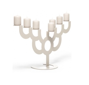 Porte-bougie en laiton poli, doré, parfait pour un ameublement élégant et une décoration économique - Product Image 4