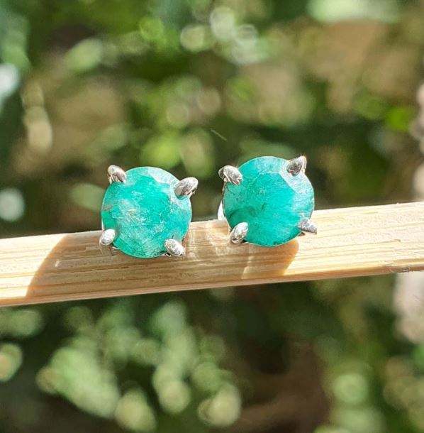 สีเขียว