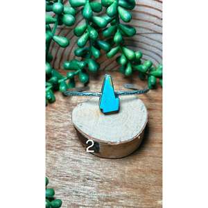 Bracelet manchette tendance Donovan Skeets Kingman en turquoise et argent sterling - Product Image 2