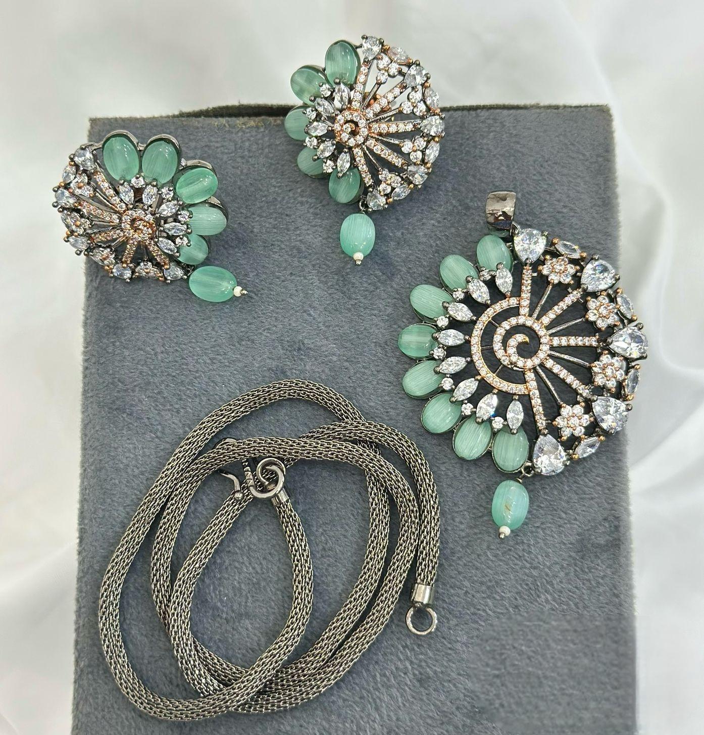 ทะเลสีเขียว