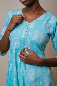 Vestido Casual de Algodón Azul Plateado con Estampado Floral Bohemio y Luna Plateada Estampada a Mano - Product Image 6