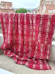 Edredón Reversible de Algodón con Estampado Floral Rojo de Jaipur - Product Image 5