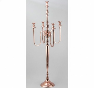 Candélabre en aluminium à cinq bras coûteux en finition cuivre pour la décoration de mariage et de Noël Candélabre de sol en métal - Product Image 5