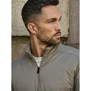 Chaqueta PureLite, Equipo de Senderismo Sostenible y Bolsa Impermeable, Compañero Ecológico para Aventuras al Aire Libre - Product Image 2