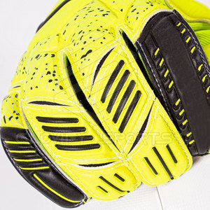 Gants de football de gardien de but fabriqués au Pakistan avec un service OEM Gants de football de gardien de but personnalisés - Product Image 3