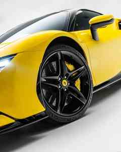 Ferra-ri SF90 Stradale 2024 - Occasion - Excellent état - Volant à gauche - Sièges en cuir - Caméra arrière - Product Image 2