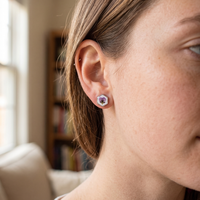 Anting Resin Bunga Alyssum Ungu Asli Minimalis, Anting Stud Heksagonal Kecil dari Baja Anti Karat untuk Wanita dan Remaja Putri