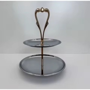 Support à gâteau en métal de luxe à 2 niveaux avec finition florale dorée et plateaux pour les fêtes et la décoration intérieure Plateau de service artisanal - Product Image 2