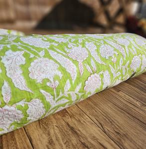 Tissu de course en coton imprimé bloc fait à la main tissu indien écologique vert par la cour pour la couture de robe et l'artisanat - Product Image 4