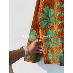 Veste en velours de coton brodée de fleurs ouzbèques, veste courte bohème unisexe, veste de soirée pour femmes - Product Image 4