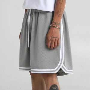 Short de basket-ball athlétique personnalisé pour hommes maille respirante style Streetwear avec panneaux latéraux et poches fournisseur OEM de vêtements de sport - Product Image 4