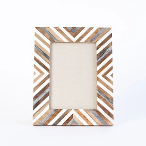 ÚLTIMO MODELO: Juego de Marcos de Fotos con Diseño Tribal Contemporáneo, Moderno, Negro y Blanco, con Incrustaciones Étnicas de Hueso, Estilo Artesanal Minimalista - Product Image 4
