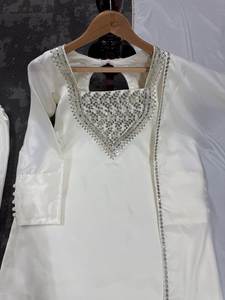 Conjunto indio pakistaní Chinon de seda Lehenga Choli con hilo y lentejuelas para verano, ropa de fiesta para mujeres, estilo del sur de Asia - Product Image 4