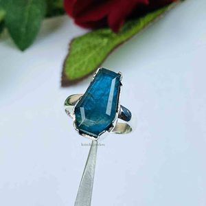 Bague de cercueil en argent sterling 925 avec pierre précieuse en apatite bleue naturelle Déclaration Bague pour femme avec diamant Onyx Vente en gros Cadeau Elle - Product Image 1