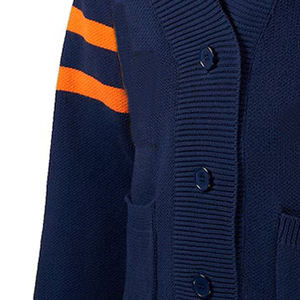 Top vente en gros couleur marine hiver acrylique Cardigan pull couleur personnalisée et broderie pull en tricot sororité University College - Product Image 3