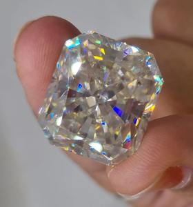 Moissanite Près Blanc Diamant Radiant 38.28 Carat Fait Main - Product Image 2