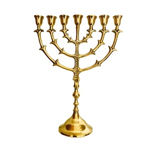Candélabre religieux pour la décoration intérieure Menorah avec pièce maîtresse de table à prix abordable Bougeoir Menorah en métal de meilleure qualité - Product Image 6
