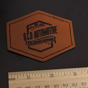 Parches de Cuero Personalizados al por Mayor, Opciones de Termoadhesión y Cosido Disponibles, Parches de Cuero Genuino para Ropa, Marca Personalizada - Product Image 2