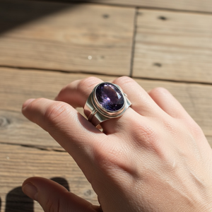 Bague en argent sterling avec améthyste naturelle, faite à la main, moderne, ovale, pour femmes, bijoux de naissance de février - Product Image 1