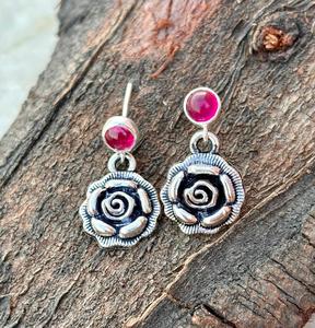 Boucles d'oreilles design rose oxydé en argent sterling 925 Boucles d'oreilles en argent cristal rouge Belles boucles d'oreilles au design unique - Product Image 3