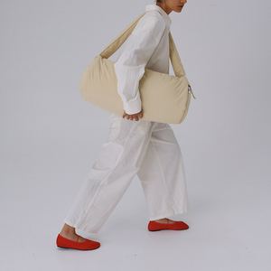 Mujeres personalizado impermeable Yoga noche deportes gimnasio acolchado Puffy viaje Puffer Duffle bolsa de deporte para las mujeres - Product Image 4