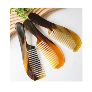 Peigne en corne naturelle, outil durable et écologique fait main, finition lisse et polie, fabriqué à partir de corne, parfait pour le toilettage quotidien des cheveux - Product Image 5