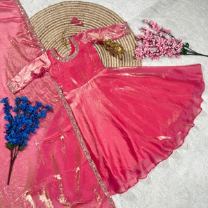 Vestido de diseñador con lentejuelas y bordados para niñas, fabricante y proveedor de moda femenina de Surat - Product Image 4