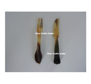 Couverts faits à la main de la meilleure qualité, cuillères à long manche en corne, cuillères à salade en corne pour la vaisselle à prix avantageux, design moderne - Product Image 1