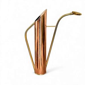 Arrosoir en cuivre poli de qualité supérieure avec poignée circulaire artistique, bec verseur allongé et corps conique - Product Image 4