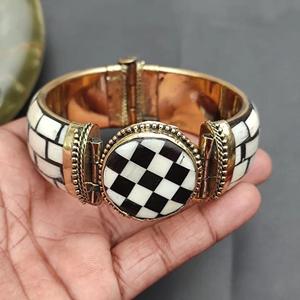 กำไลข้อมือผู้หญิงทำมือคุณภาพสูงจากกระดูกอูฐ ดีไซน์รูปสัตว์ กันน้ำ สีตามสั่ง ราคาโรงงาน งานฝีมือจากธรรมชาติ - Product Image 3