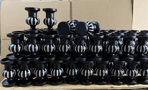 Bougeoirs en bois noir exquis pour bougies piliers Noël unique combinant l'artisanat traditionnel avec un design moderne - Product Image 4