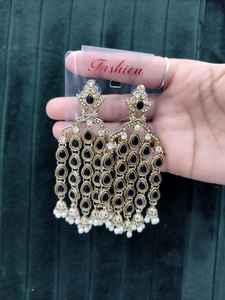 Boucles d'oreilles indiennes plaquées or antique Chand Bali en alliage de perles de style ethnique avec zircon, accessoires en forme de cloche pour les mariages - Product Image 3
