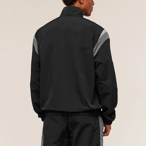 ชุดวอร์มไนลอนสไตล์วินเทจสำหรับผู้ชาย แจ็คเก็ตกันลมแบบโอเวอร์ไซส์ ตัดสี  รับสกรีนโลโก้ กันน้ำ สไตล์ฮิปฮอป สตรีทแวร์ - Product Image 3