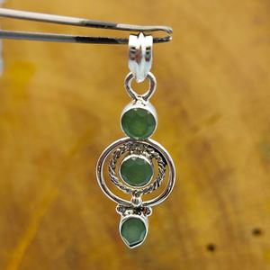 Dainty Jewelry Collier pendentif ovale en onyx vert naturel en argent sterling 925 pour anniversaire au prix de gros Triple Stone - Product Image 4