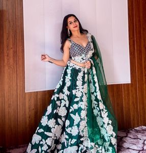 ¡Kasturi Silk Georgette Lehenga tradicional con lentejuelas arcoíris y el trabajo de Dori incluye Dupatta excelente valor! - Product Image 1