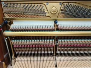 Piano Vertical Yamaha U7 Marrón para Músicos Profesionales, Piano Japonés Usado de Segunda Mano, Madera Maciza, 88 Teclas, Serie U-7 U - Product Image 6