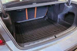 M3 2022, Transmisión Manual de 6 Velocidades, Asientos Deportivos de Fibra de Carbono M, Interior Naranja Kyalami, Paquete Ejecutivo - Product Image 5