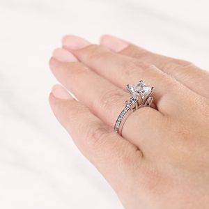 Anillo de compromiso de moissanita con corte de princesa de tres piedras, anillo de aniversario, anillo de regalo de cumpleaños, anillo de novia, anillo de diamantes - Product Image 3
