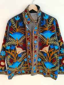 Veste en velours Suzani, style bohème, brodée de fleurs, veste tribale ouzbek artisanale, vêtement extérieur artistique - Product Image 2