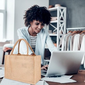 ถุงผ้าปอกระเจาผ้าใบธรรมชาติดีไซน์รูปหัวใจพร้อมที่จับสีดำเหมาะสำหรับการซื้อของชำใช้ถุงผ้ากระสอบที่ทนทานและหรูหราคุณภาพสูง - Product Image 5