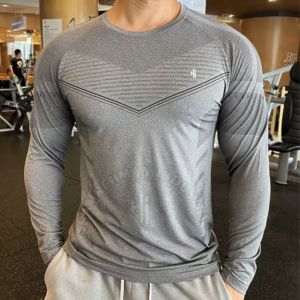Camisetas de gimnasio de compresión con logotipo personalizado para hombre, camisetas deportivas de manga corta con protección contra sarpullidos, camisetas de compresión para hombre al por mayor para hombre - Product Image 1