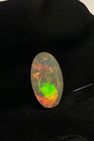 Opale de qualité supérieure avec une finition durable et étincelante pour la création de bijoux de créateurs et de bijoux de mariée, provenant d'un fournisseur indien.