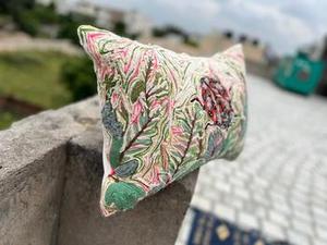ปลอกหมอนอิง Kantha ทำด้วยมือทรงสี่เหลี่ยมลายดอกไม้หมอนโซฟาผ้าฝ้ายทอเทคนิคสำหรับบ้านโรงแรมและโรงพยาบาล - Product Image 3
