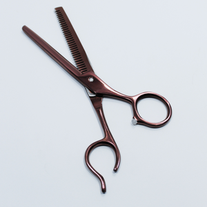 Ciseaux de barbier professionnels de haute qualité en acier inoxydable couleur titane, en acier haute teneur en carbone - Product Image 5