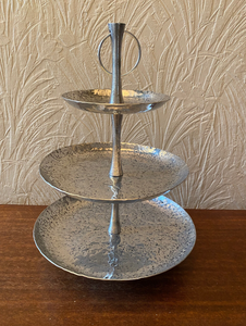 Elegante Soporte para Tartas de Lujo Hecho a Mano con un Diseño Moderno y Sofisticado para una Decoración de Bodas Elegante y Exhibición - Product Image 6