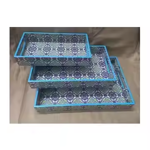 Plateaux imprimés floraux en bois sur mesure avec imprimé oiseau disponibles en 3 tailles de plateaux empilés, idéaux pour les magasins de décoration intérieure - Product Image 1