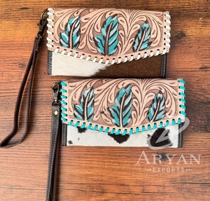 กระเป๋าคลัทช์หนังวัวสไตล์ตะวันตกสีเทอร์ควอยส์สุดทันสมัย - Product Image 1