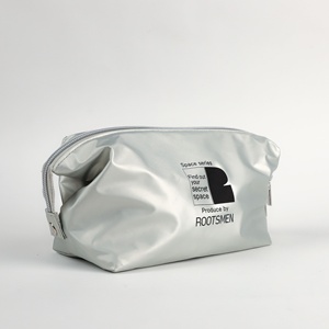 Sac cosmétique à fermeture éclair en nylon argenté de qualité supérieure avec stockage de voyage à la mode avec logo personnalisé pour un usage quotidien - Product Image 2